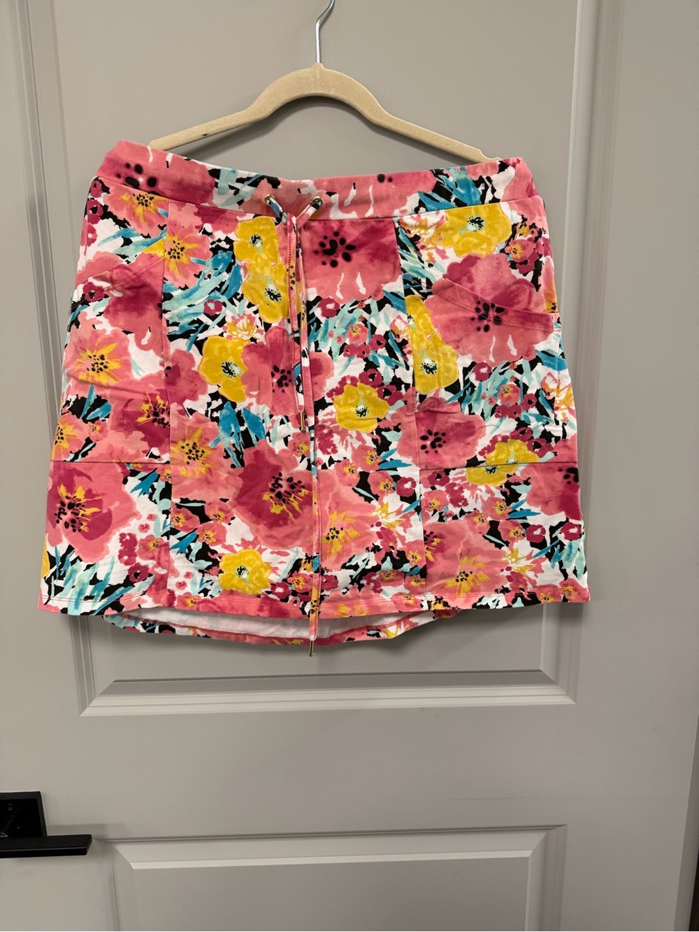 Jones New York Pink Floral Drawstring Skort with Yellow & Teal Accents